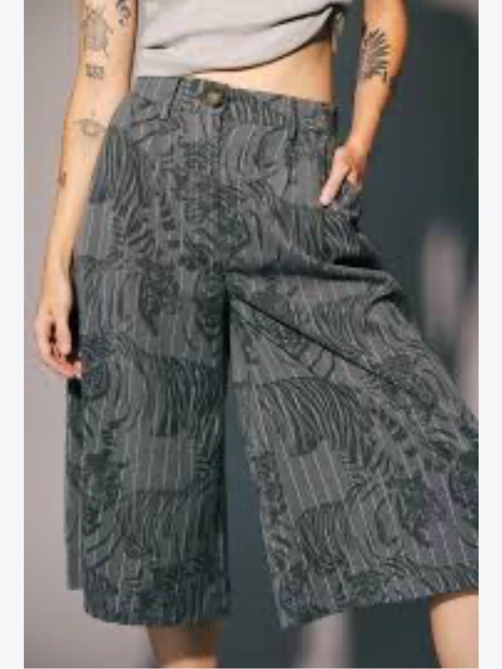 ❤️ NWT Dressed in Lala Big Cat Pin Stripe Trouser Short